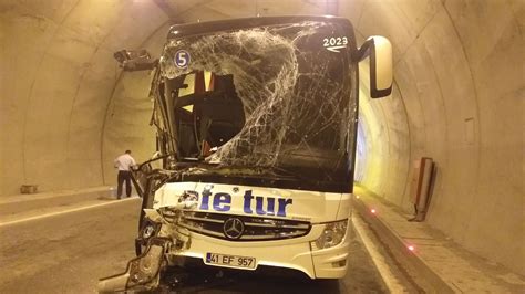 Zonguldak Ta Feci Kaza Yolcu Otob S Ile Kamyonet T Nelde Arp T