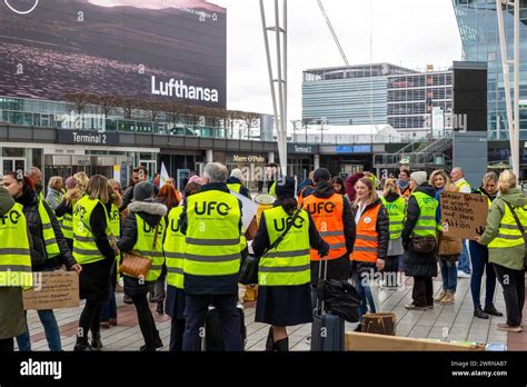 Streik Der Flugbegleiter Gewerkschaft Ufo Am Flughafen M Nchen