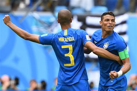 Segunda mais velha dupla de zaga do Brasil é a mais baixa do mata mata