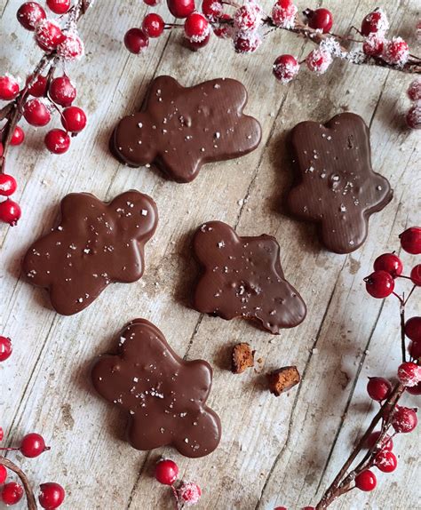 Petits biscuits sablés enrobés de chocolat noir chocacaothe