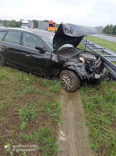 Wypadek Na Autostradzie Pod Tarnowem Samoch D Uderzy W Bariery