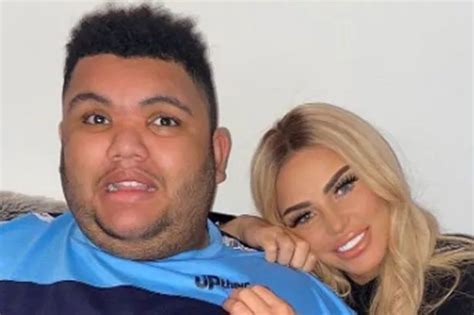 Love Island S Aj Bunker Splits From Boyfriend After Discovering He S A