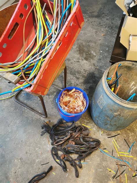 Oxidized copper scrap, good to sell? : r/electricians