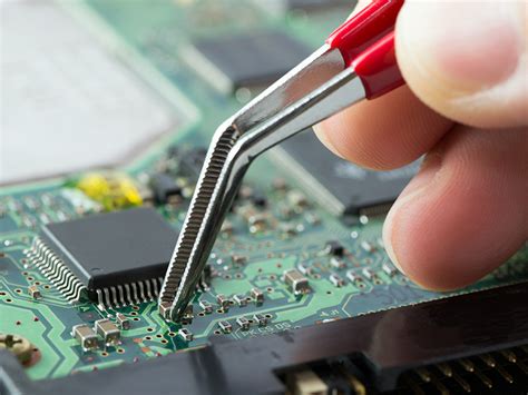 Soldering the Circuit Board by Hand - Keyceo