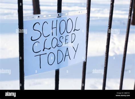 School Closed Sign Due Snow Hi Res Stock Photography And Images Alamy