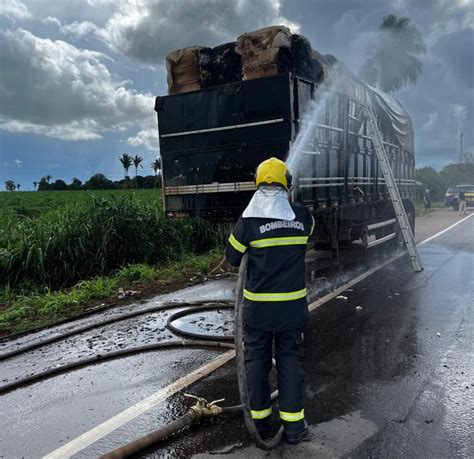 Carreta algodão pega fogo na BR 364 CenárioMT