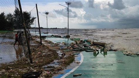 Tuban Diterjang Banjir Rob Sarana Olahraga Porak Poranda Suryamalang