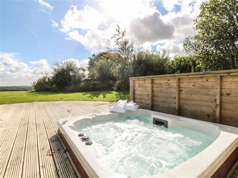 12 Horizon View, Dobwalls - Cornwall - England : Hot Tub Getaways, Hot ...