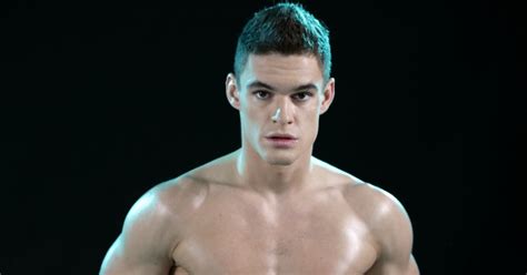 GAY MANS PLEASURE WHATS IN THOSE JOCKS