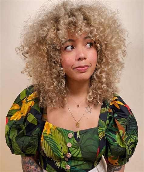 Top 30 Stylish Looks with Blonde Curly Hair – The Wild Curl