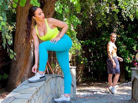 Fit Bubble Butt Brunette Melissa Stratton Takes A Stranger S Cock After Her Workout In The Park