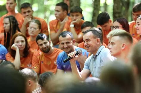 Губернатор Кубани Вениамин Кондратьев посетил краевой молодежный форум ...
