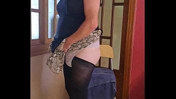 Travestida Con Suave Falda XVIDEOS