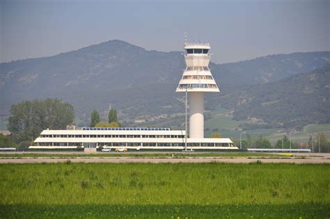 Aena Reforzar Las Calles De Rodaje Y Las Plataformas Del Aeropuerto De