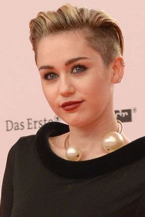 Miley Cyrus--Minus Eyebrows? Check out Her Latest Look! | Teen Vogue