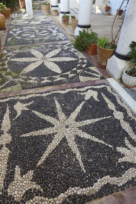 25 Garden Pathway Pebble Mosaic Ideas For Your Home Surroundings