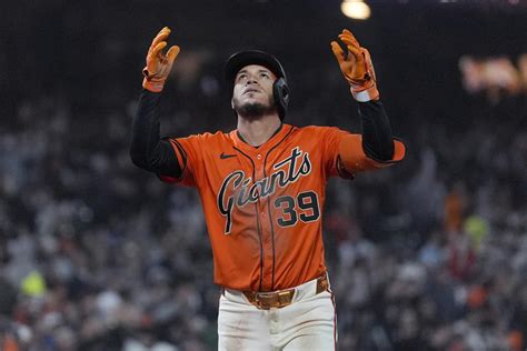 Thairo Estrada S Go Ahead Run Homer In The Fifth Inning Lifts Giants