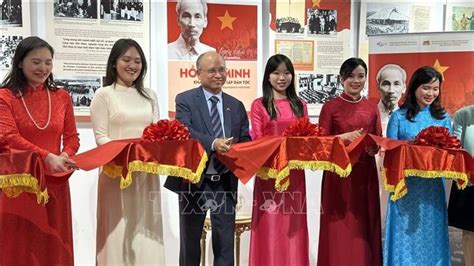 Er Ffnung Der Ausstellung Ber Pr Sident Ho Chi Minh In Frankreich