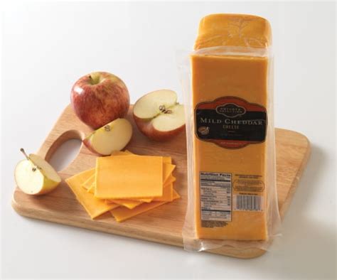 Private Selection™ Mild Cheddar Cheese Fresh Sliced Deli Cheese 1 Lb Ralphs