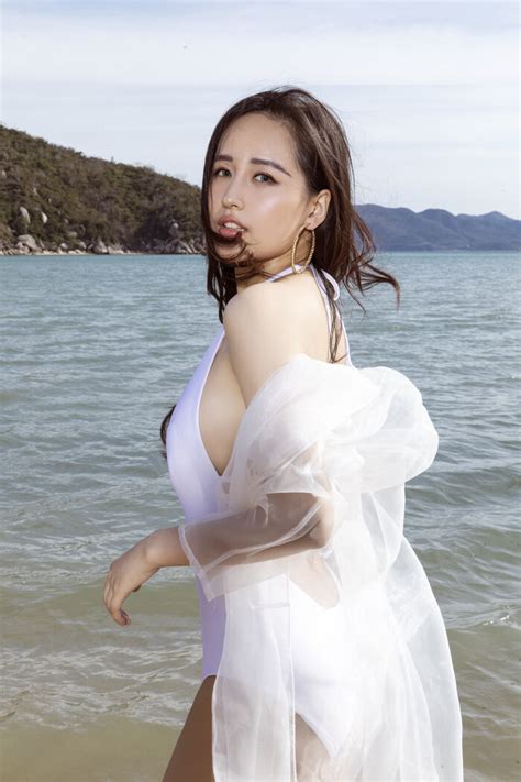 Diện bikini gợi cảm Mai Phương Thúy xứng danh hoa hậu nóng bỏng nhất Báo Người lao động
