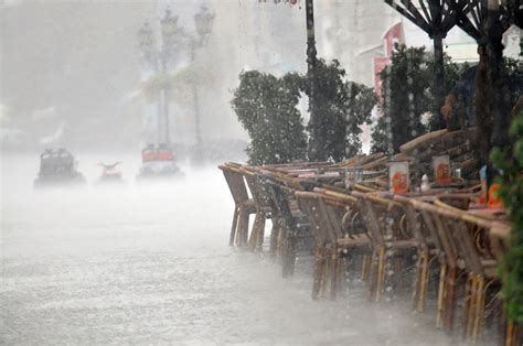 NEVRIJEME U PODGORICI I SPLITU Sjeverni Vjetar Izazvao STRUJNI UDAR I