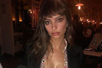 Emily Ratajkowski Topless And Sexy Lingerie Selfie Shots Playcelebs Net