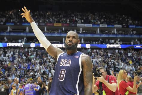 Lebron James Ser El Portador De La Bandera De Estados Unidos En Los