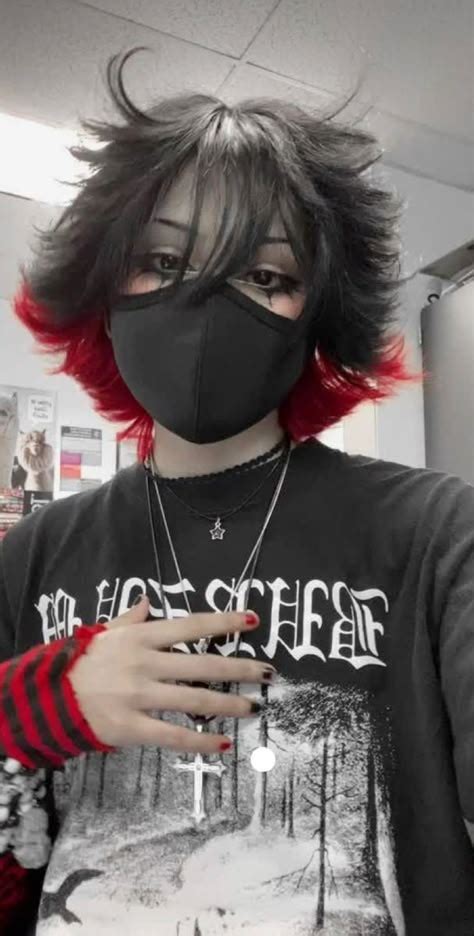 Pin by User on Hızlı Kaydetmeler Emo boy hair Hot emo guys Boy hairstyles