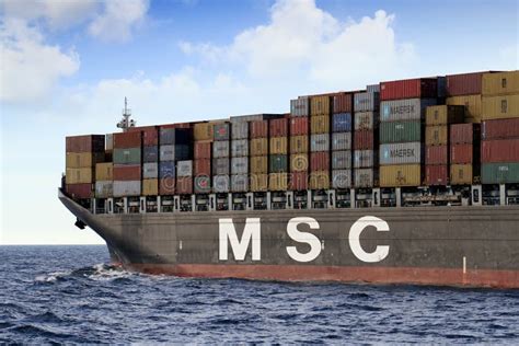 Grand Navire Porte Conteneurs De La Navigation De MSC Company En Eaux