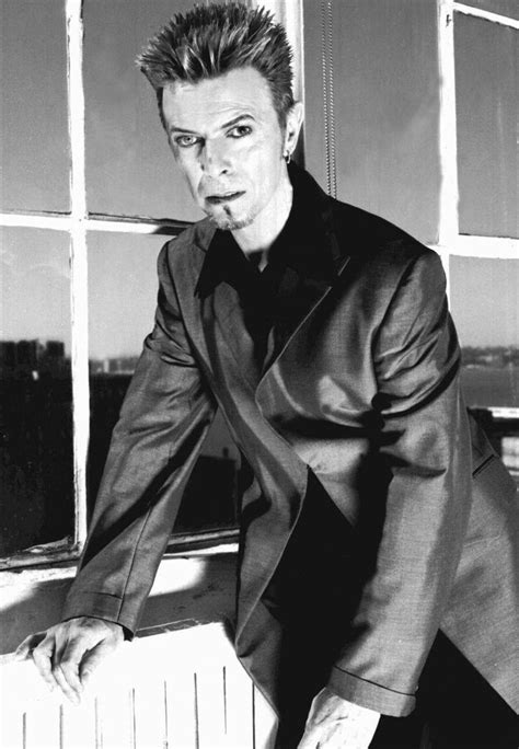 89 best images about Earthling Era David Bowie on Pinterest | Coats ...