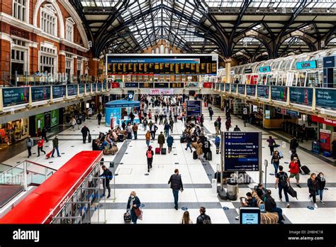 The Concourse At Liverpool Street Station London Uk Stock Photo Alamy