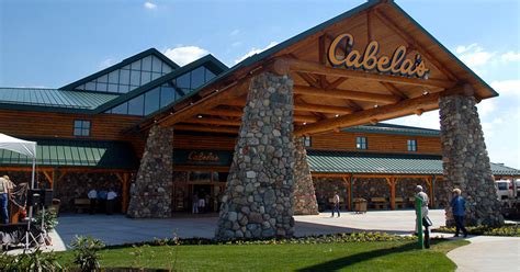 Outdoor Giant Bass Pro To Acquire Rival Cabela S For 4 5b Cbs Pittsburgh