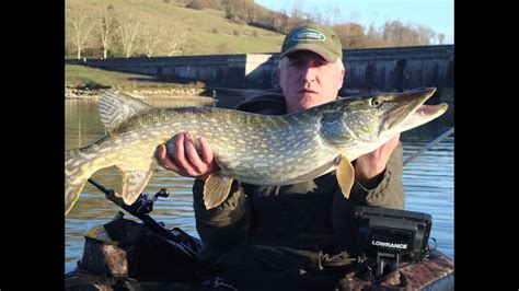 Grosse Surprise A La Pêche Au Sandre Brochet Femelle 97 Cm 2014 Youtube