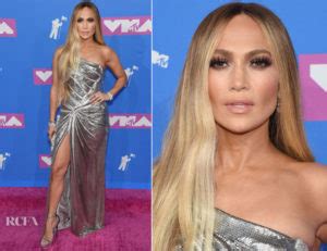 Jennifer Lopez In Atelier Versace Mtv Vmas Red Carpet Fashion