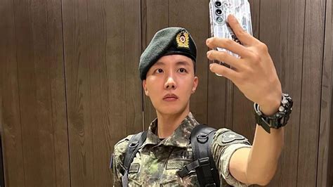 J Hope Bts Pamerkan Foto Foto Berseragam Militer Obati Kerinduan