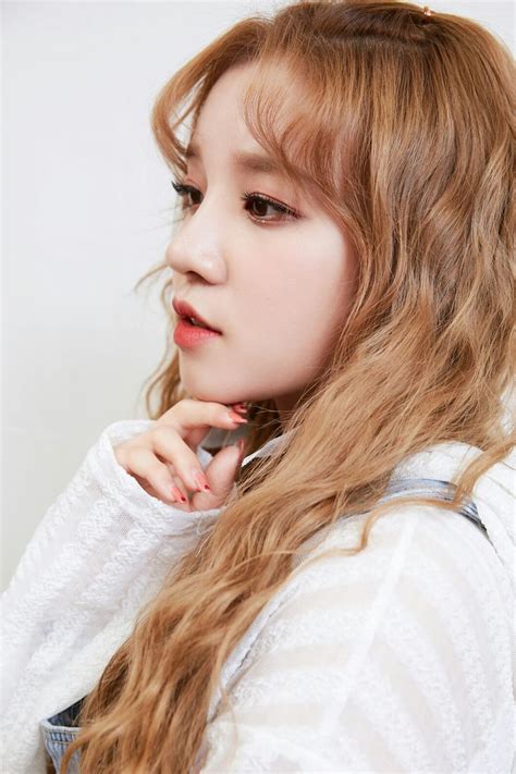 HOT IDOL Weibo Update Keep Running YUQI G I DLE Kpop Girl Groups Hair Waves G I Dle