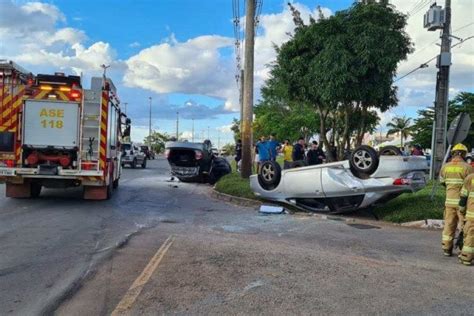 Dois Carros Capotam Em Acidente No Jardim Nico Uma Pessoa Fica Ferida