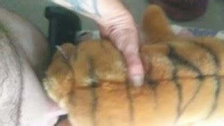 角质家伙在呻吟直到中出时他妈的多汁甜瓜 4K Pornhub Gay