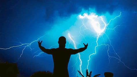 How To Protect Yourself During A Lightning Storm Daily Telegraph