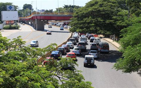 Mala distribución de avenidas causa estrés por tráfico en tabasqueños