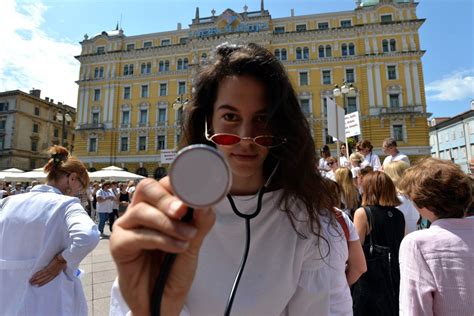 Mladi U Hrvatskoj Roditeljski Dom Napu Taju U Prosjeku Tek S