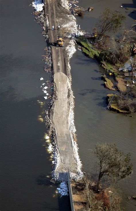 BROKEN LEVEE REPAIR - Extreme Events Institute (EEI) - Florida ...