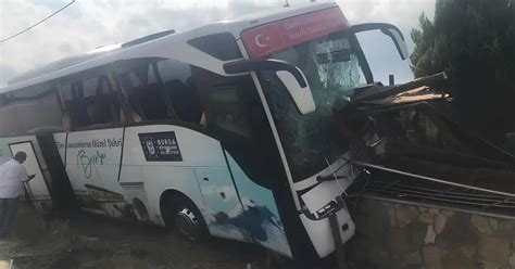 Bursa dan geziye giden tur otobüsü kaza yaptı Ölü ve yaralılar var