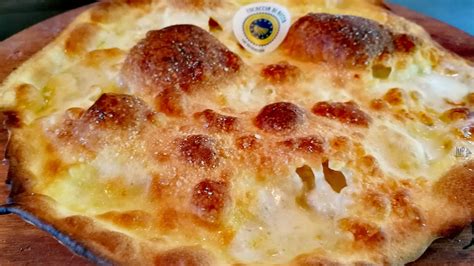 La Focaccia Di Recco Capitale Gastronomica Della Liguria Il Babbuino