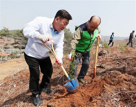 청주시 제78회 식목일 기념나무심기 행사 가져