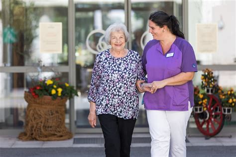 Diplomierte R Gesundheits Und Krankenpfleger In Dgkp M W D Bei