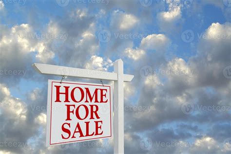 Home For Sale Sign 16371145 Stock Photo at Vecteezy