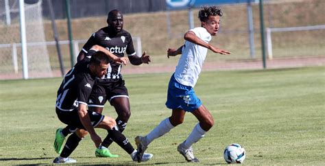 Ligue 2 Amical Les Chamois Niortais Punis En Fin De Match Contre Angers