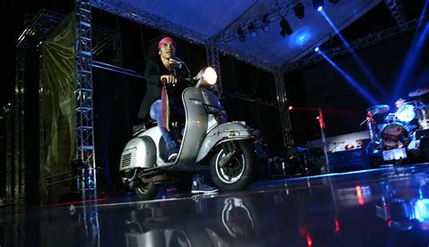 Slank Konser Ultah Ke 34 Kaka Naik Vespa Photo Fimela