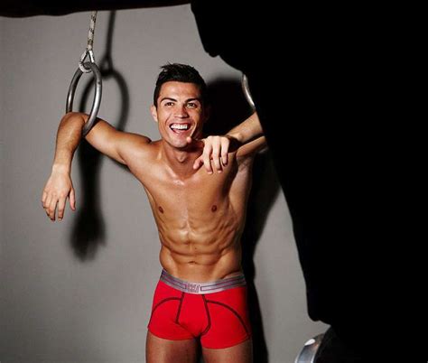 Cristiano Ronaldo Mostra Abd Men Trincado Em Fotos De Cueca